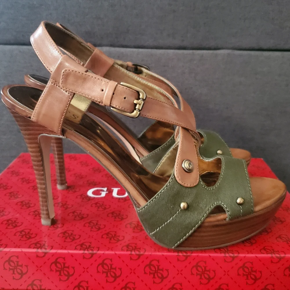 Guess Belloma Green Multi Leather Platform Sandals - Picture 1 of 11